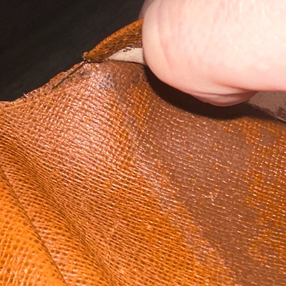 Louis Vuitton kiss lock wallet - Picture 14 of 14